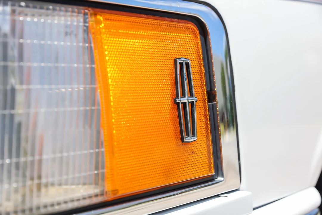 1994 Lincoln Town Car - Image 16 of 31