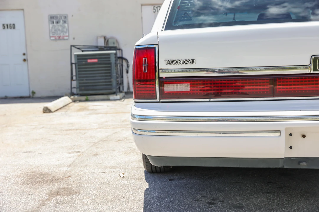 1994 Lincoln Town Car - Image 18 of 31