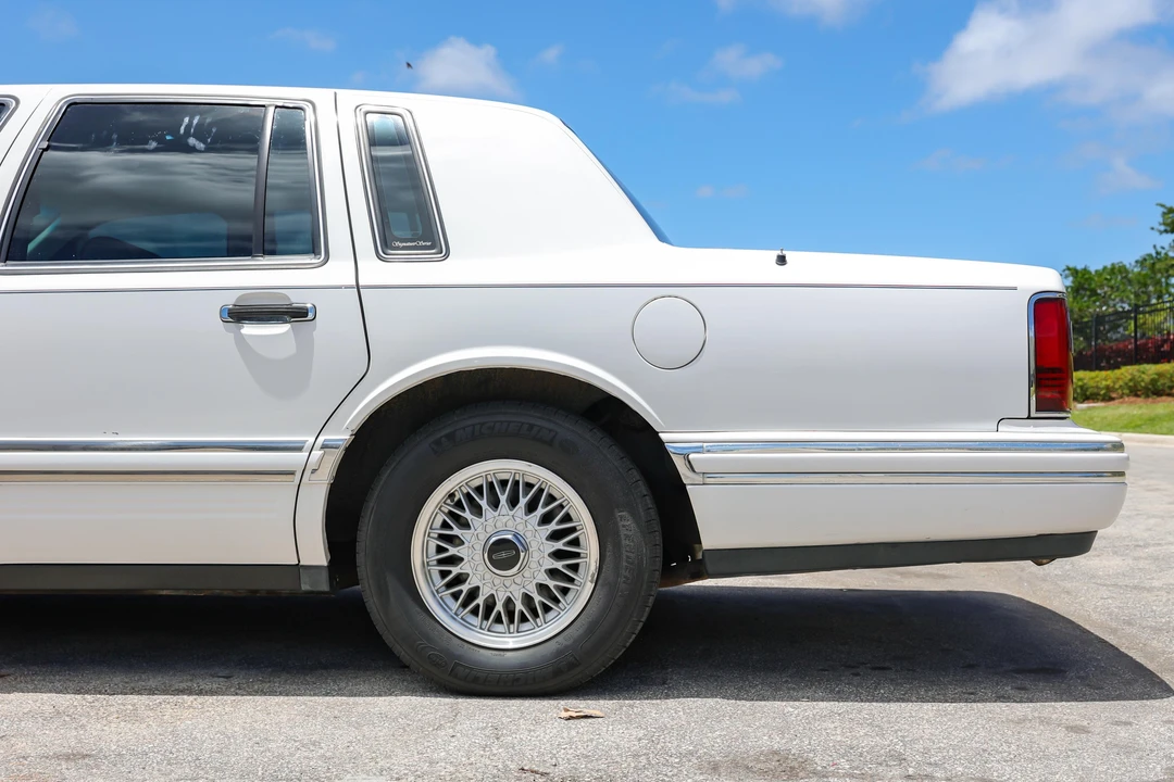 1994 Lincoln Town Car - Image 23 of 31