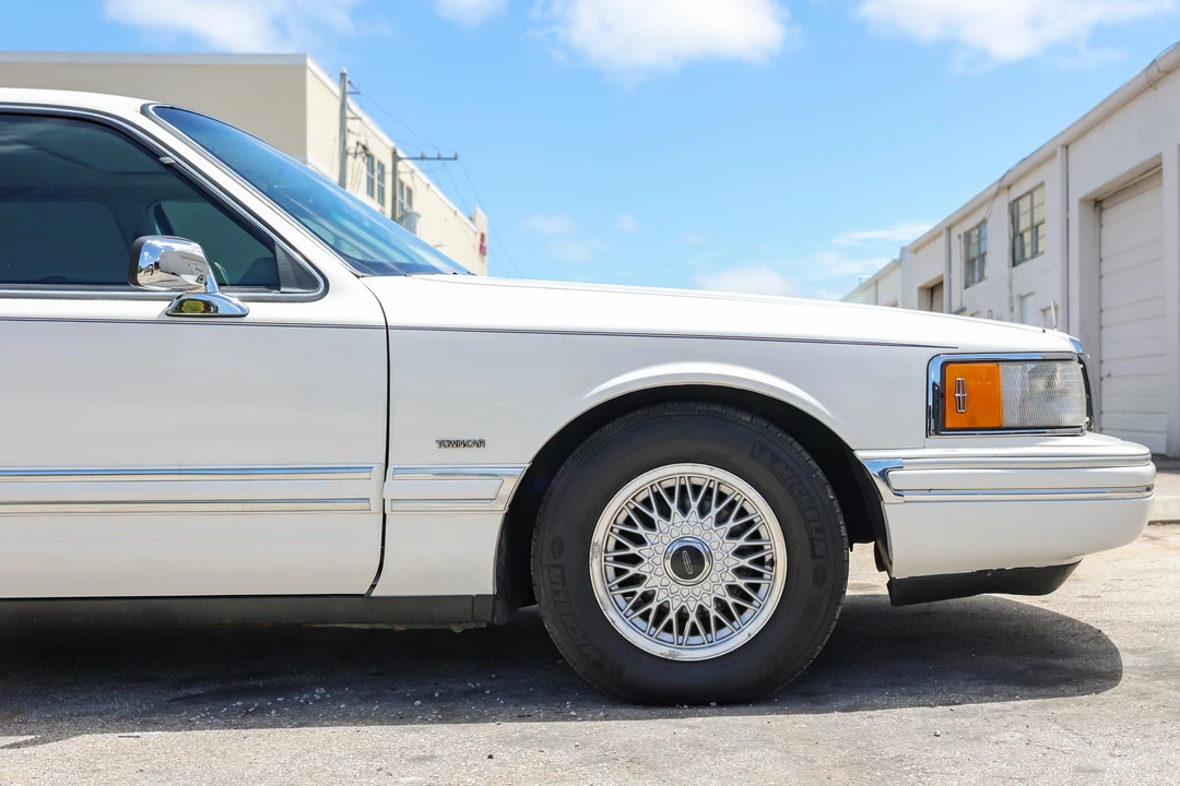1994 Lincoln Town Car - Image 25 of 31