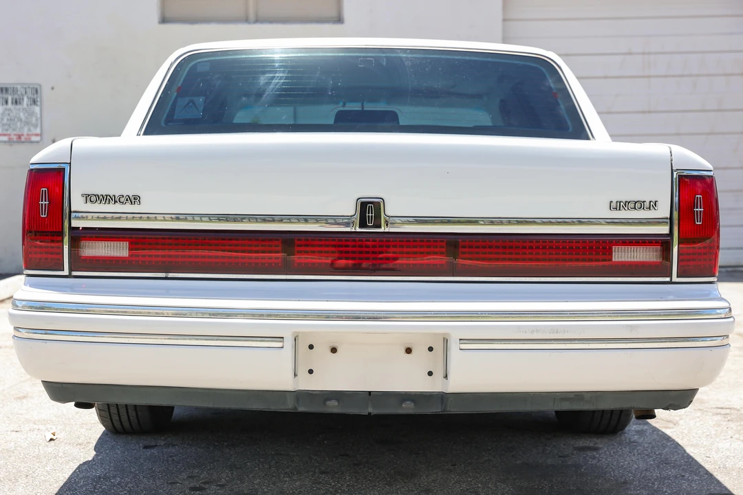 1994 Lincoln Town Car - Image 19 of 31