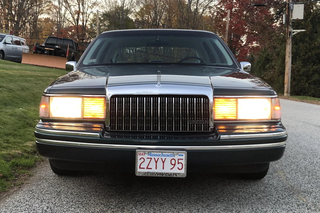 1994 Lincoln Town Car - Image 2 of 7