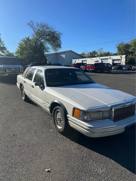 1994 Lincoln Town Car - Image 3 of 9