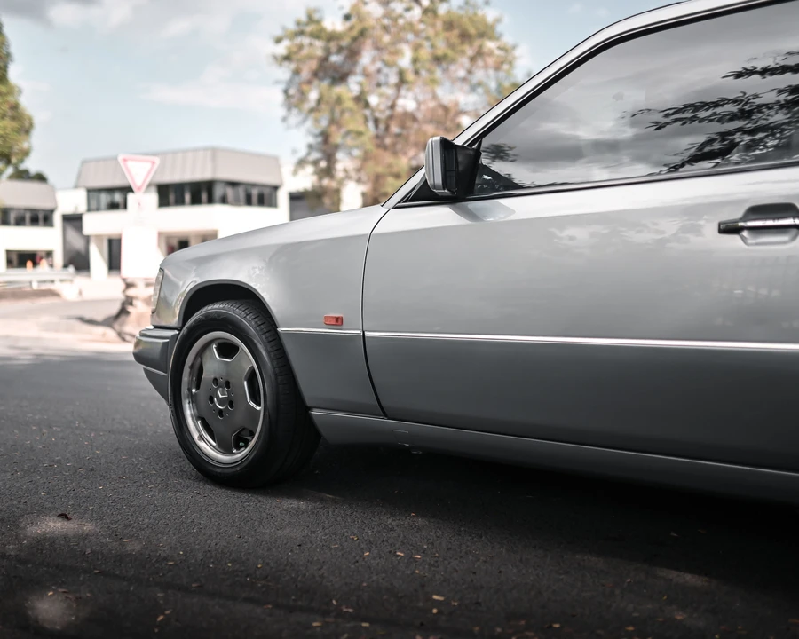 1994 Mercedes-Benz W124 E-Class - Image 12 of 29
