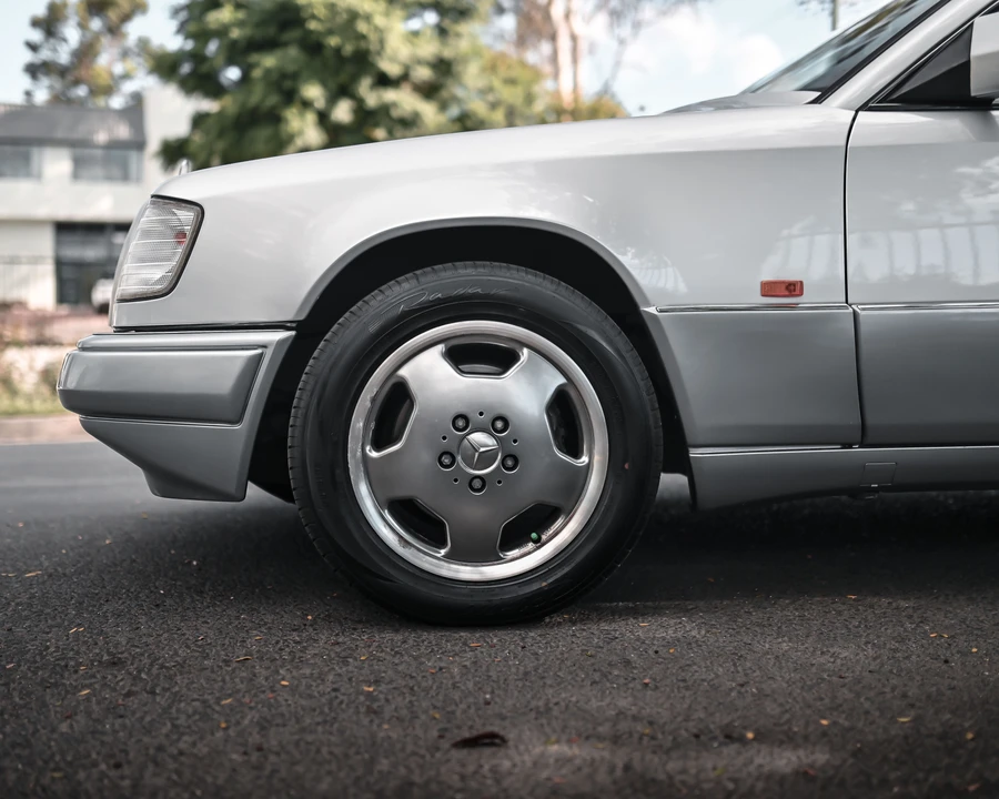 1994 Mercedes-Benz W124 E-Class - Image 13 of 29