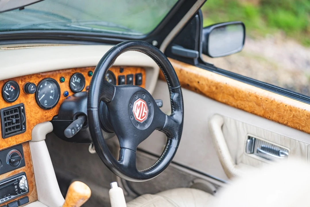 1994 MG RV8 - Image 28 of 30