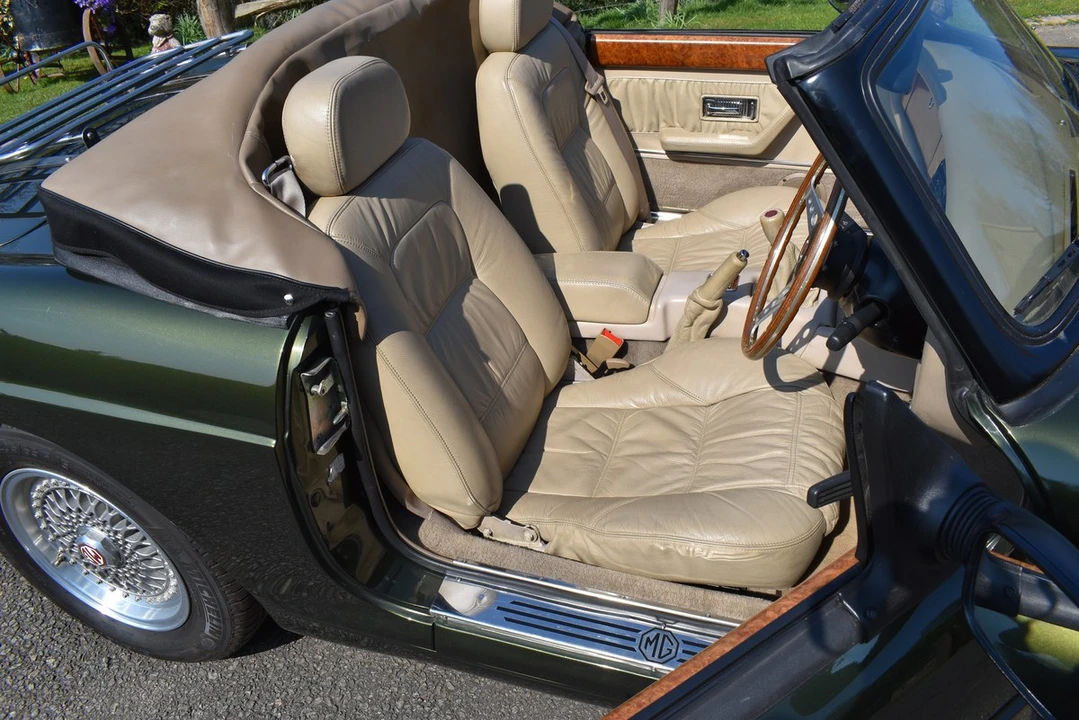 1994 MG RV8 - Image 25 of 30