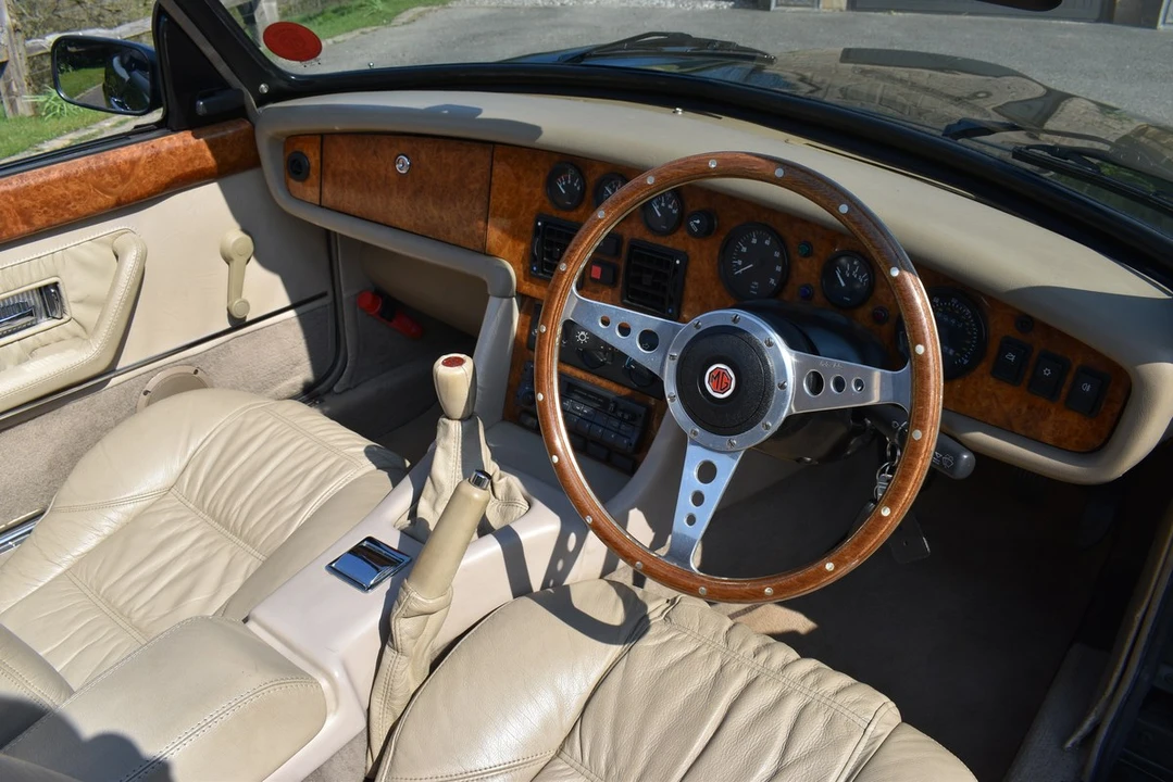 1994 MG RV8 - Image 24 of 30