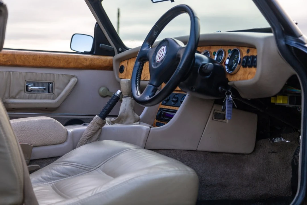 1994 MG RV8 - Image 27 of 30