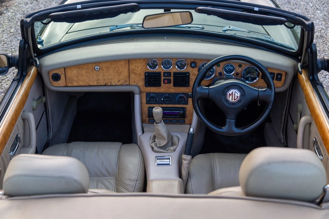 1994 MG RV8 - Image 21 of 30