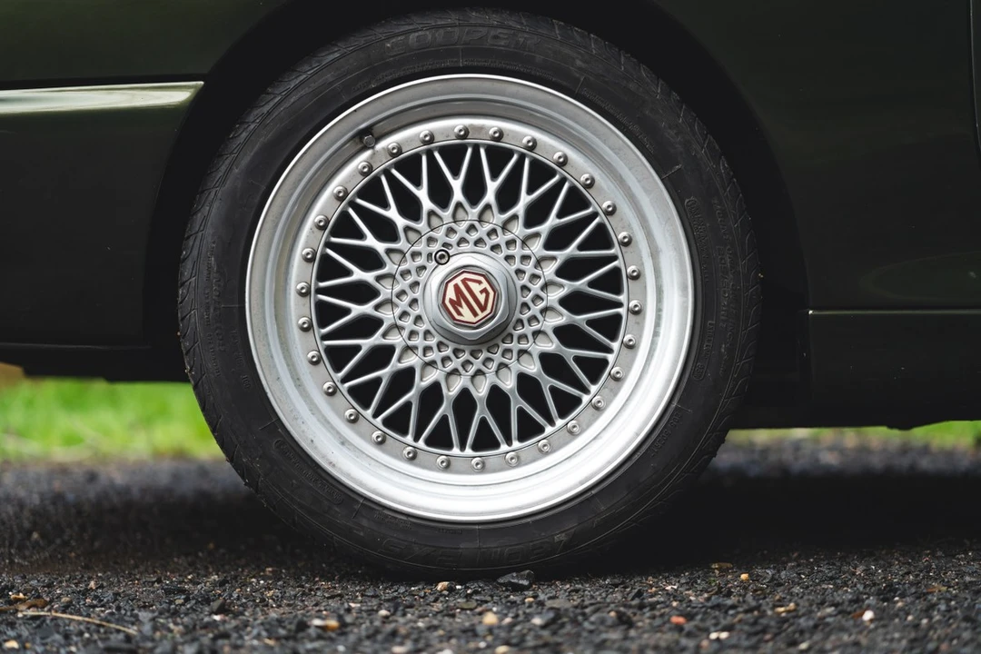 1994 MG RV8 - Image 15 of 30