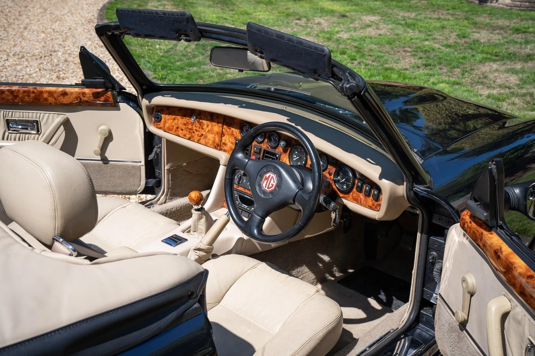 1998 MG RV8 - Image 28 of 30