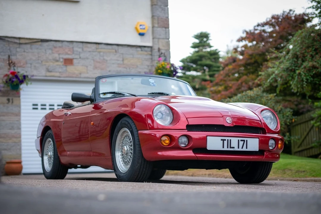 1994 MG RV8 - Image 2 of 30