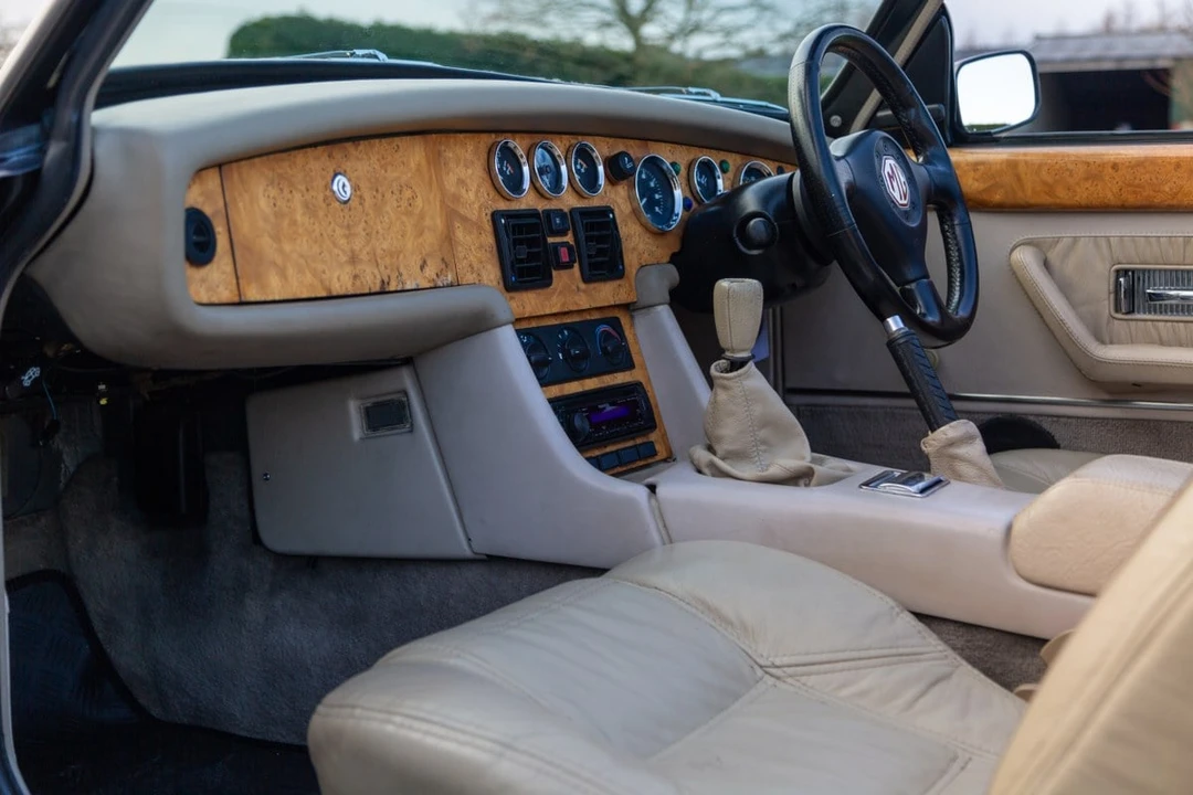 1994 MG RV8 - Image 28 of 30
