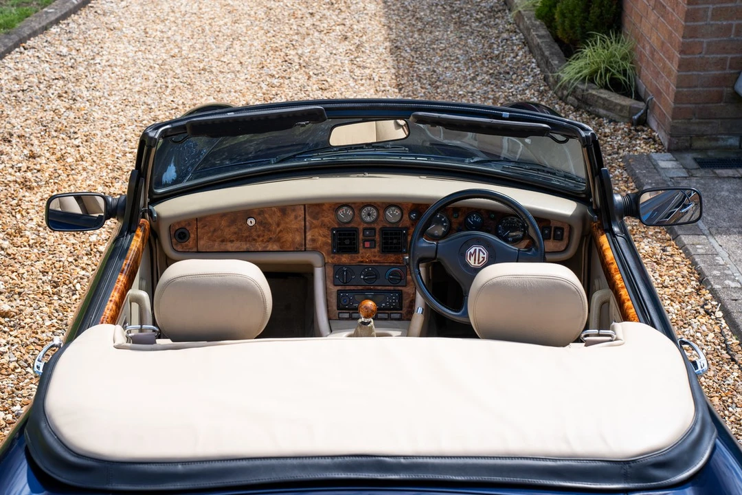 1998 MG RV8 - Image 26 of 30