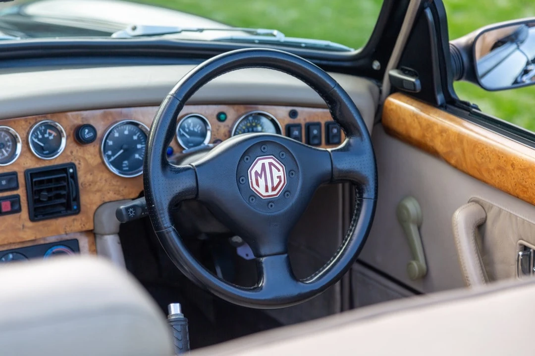 1994 MG RV8 - Image 22 of 30