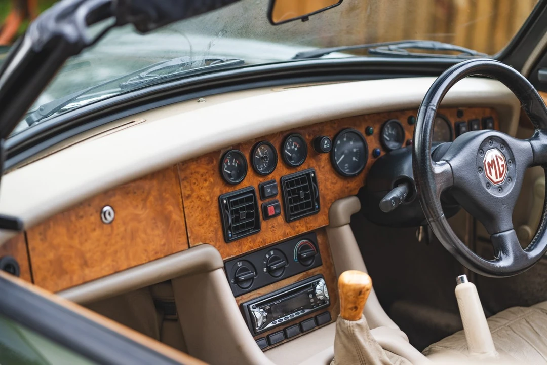 1994 MG RV8 - Image 19 of 30