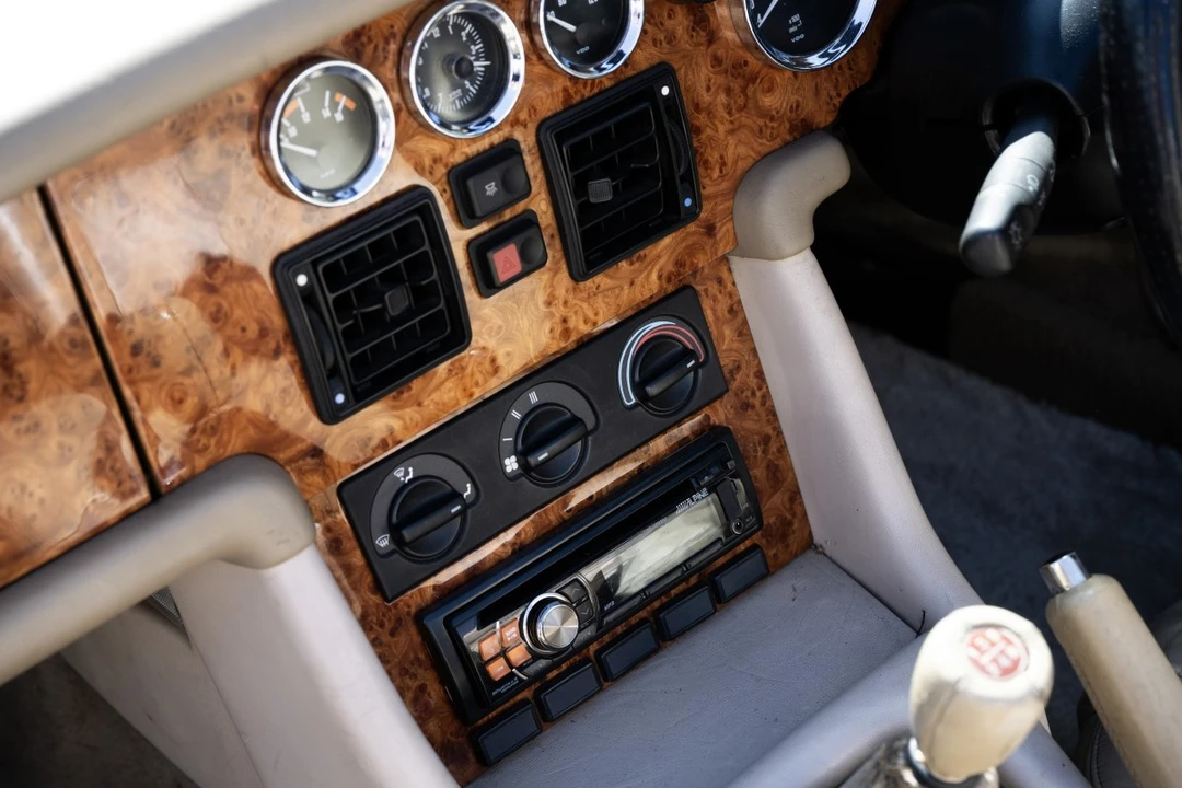 1994 MG RV8 - Image 25 of 30
