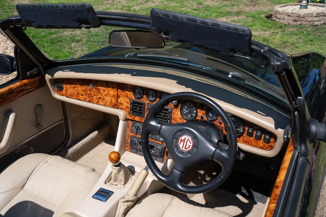 1998 MG RV8 - Image 29 of 30