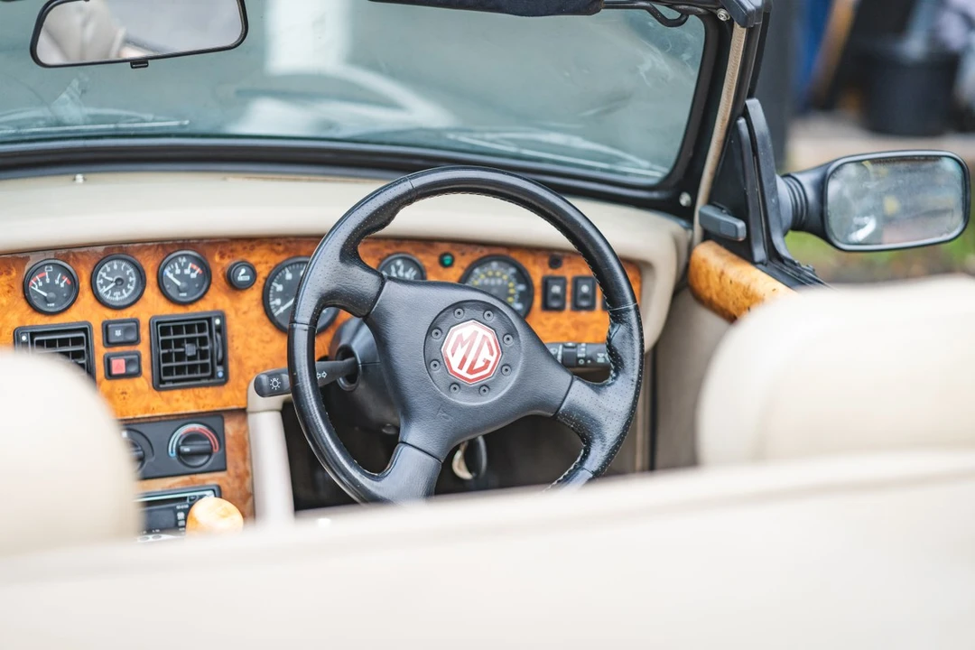 1994 MG RV8 - Image 27 of 30
