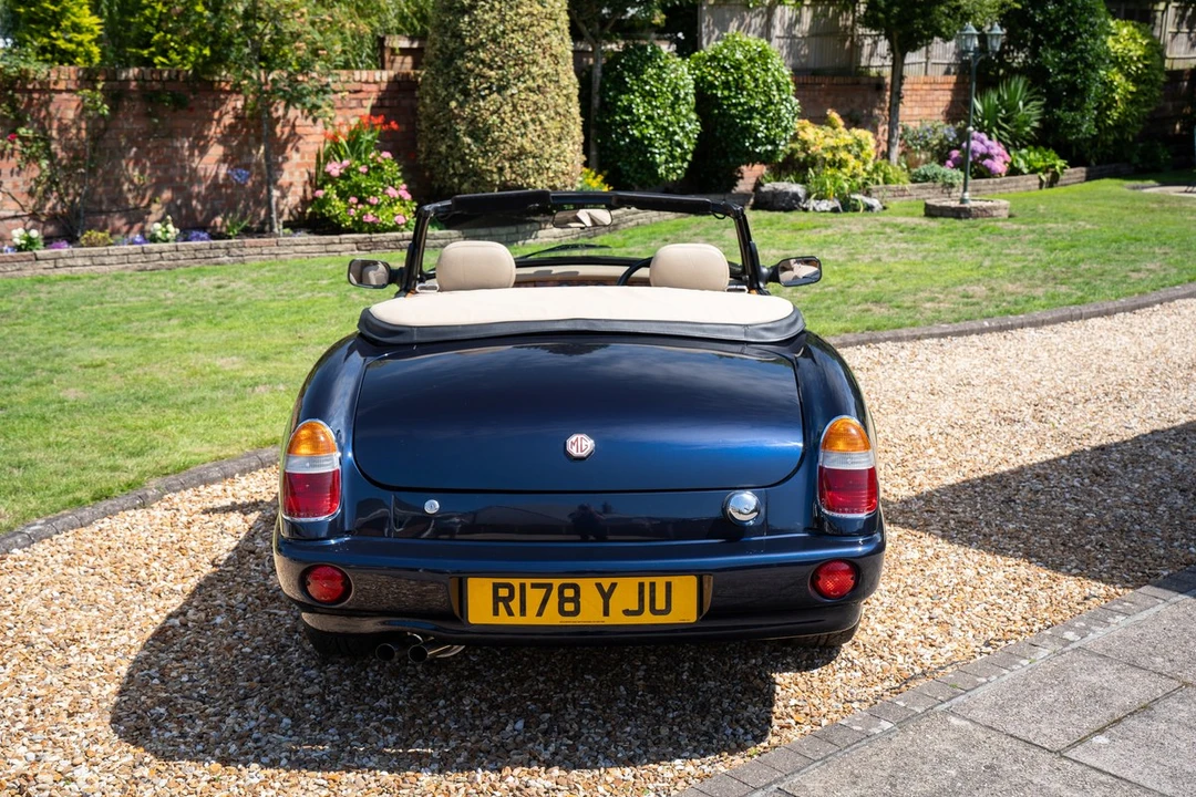 1998 MG RV8 - Image 13 of 30