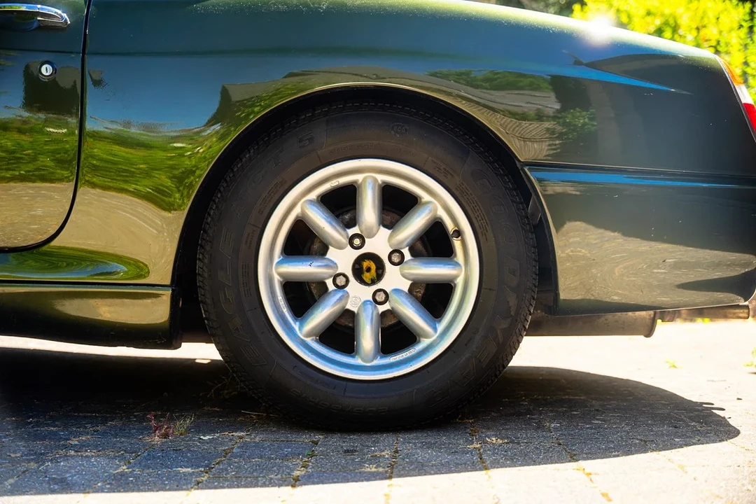 1994 MG RV8 - Image 14 of 30