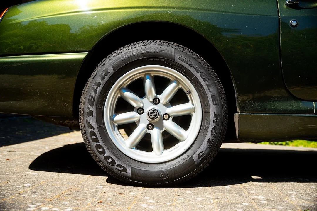 1994 MG RV8 - Image 15 of 30