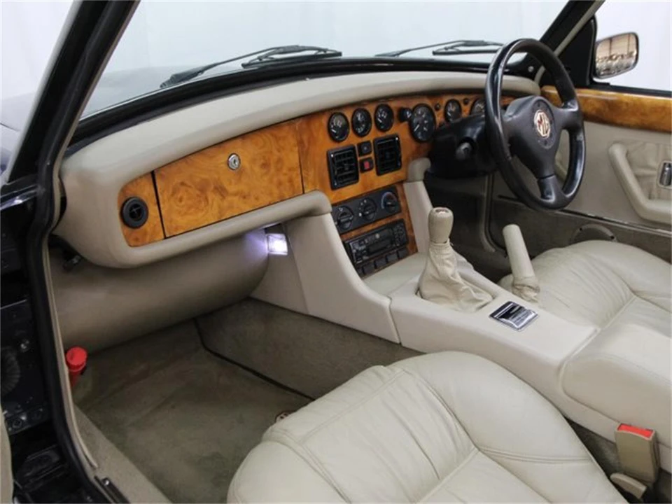 1994 MG RV8 - Image 14 of 31