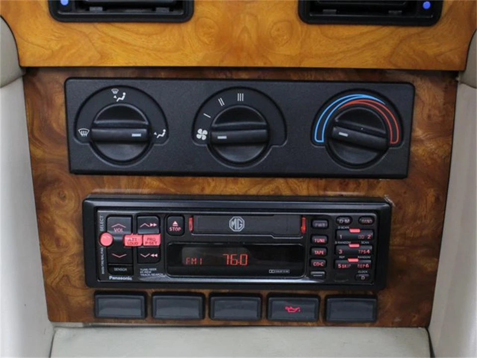1994 MG RV8 - Image 12 of 31