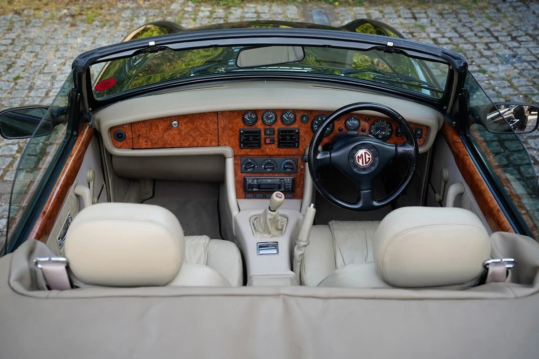 1994 MG RV8 - Image 10 of 31