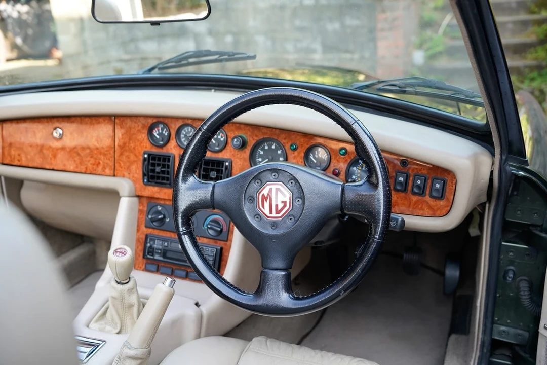 1994 MG RV8 - Image 2 of 31