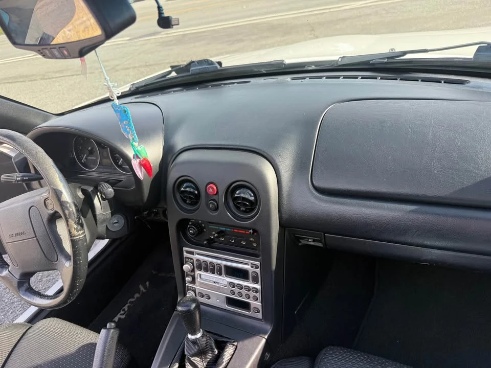 1994 Mazda NA MX-5 Miata - Image 9 of 17