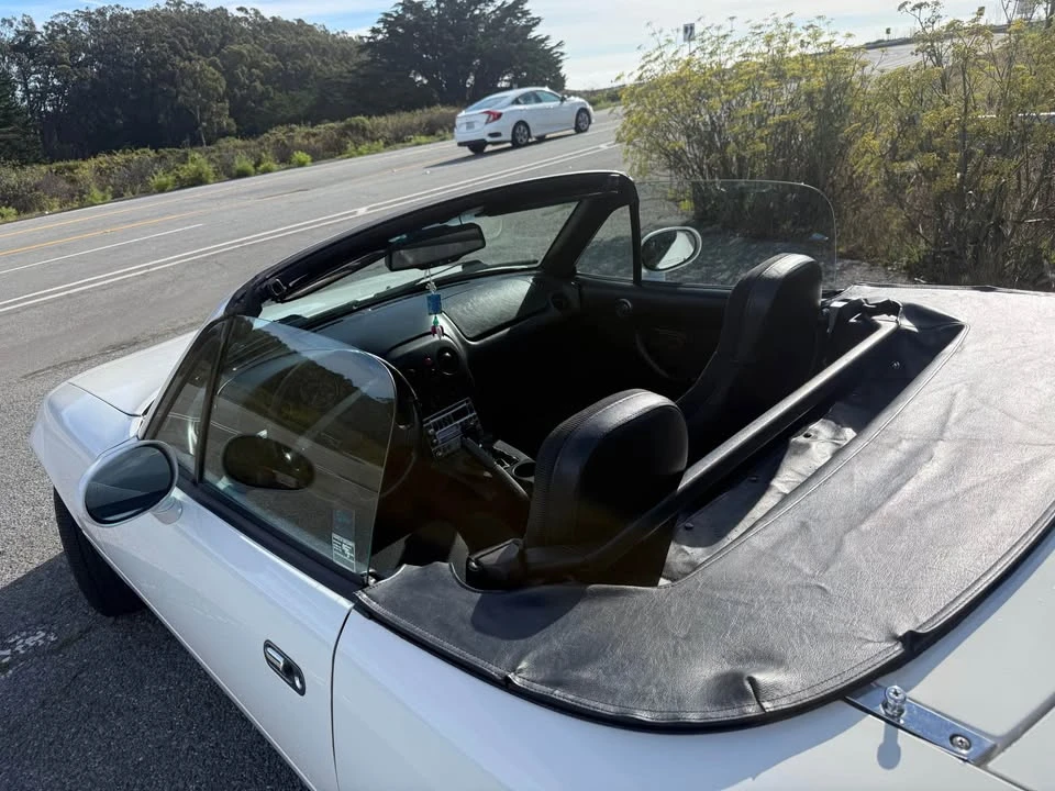 1994 Mazda NA MX-5 Miata - Image 6 of 17