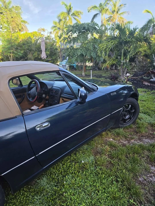 1994 Mazda NA MX-5 Miata - Image 4 of 18