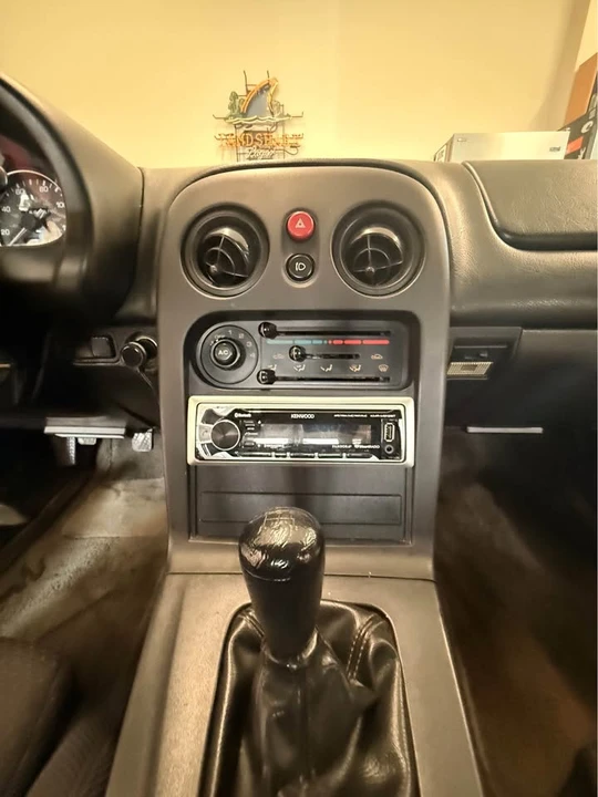 1994 Mazda NA MX-5 Miata - Image 13 of 15