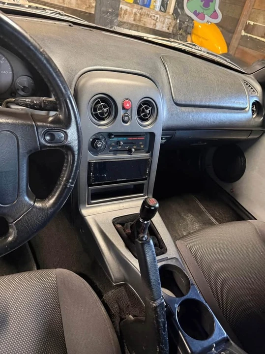1994 Mazda NA MX-5 Miata - Image 9 of 15