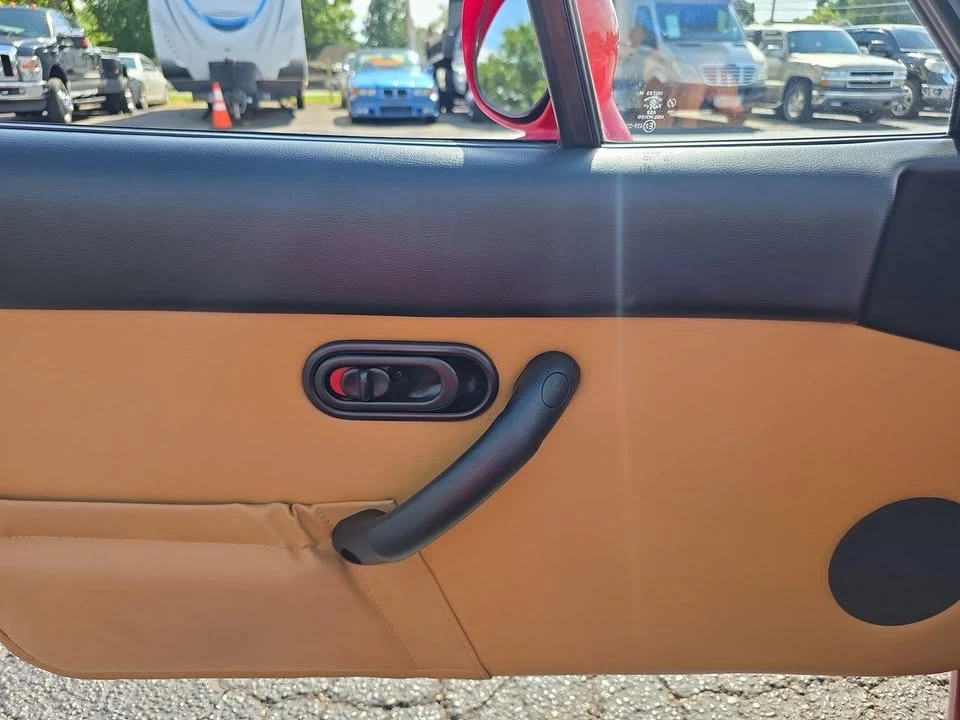 1994 Mazda NA MX-5 Miata - Image 5 of 11