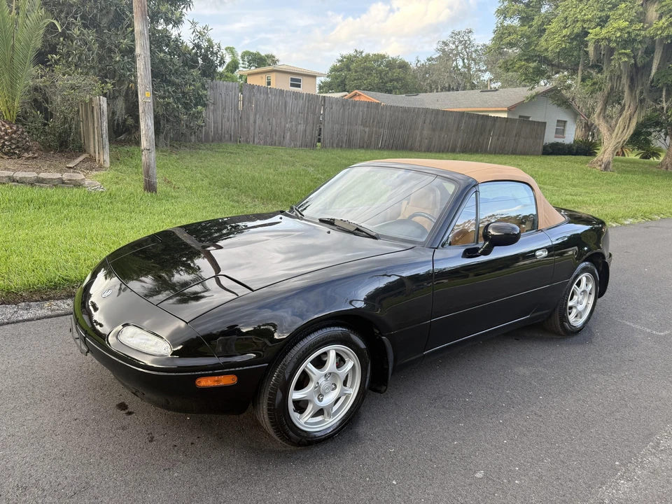 1994 Mazda NA MX-5 Miata - Image 2 of 31
