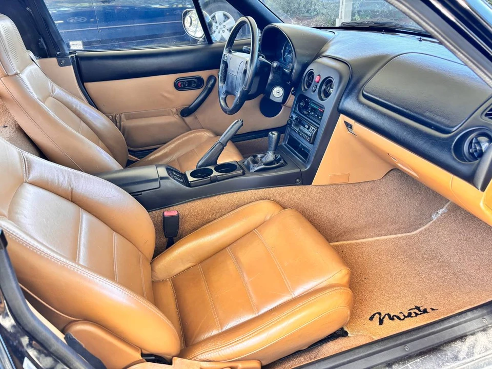 1994 Mazda NA MX-5 Miata - Image 5 of 9