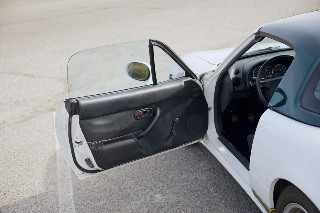 1994 Mazda NA MX-5 Miata - Image 14 of 21