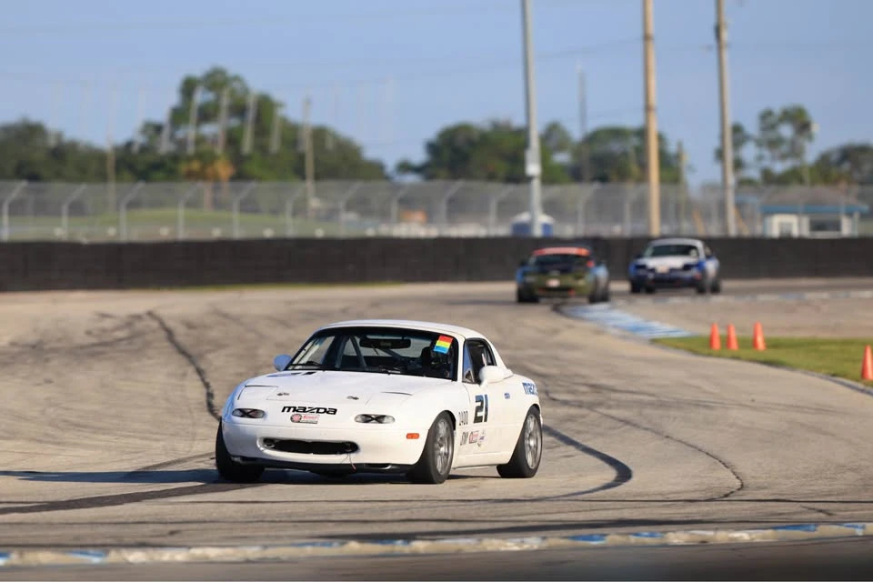 1994 Mazda NA MX-5 Miata - Image 2 of 11