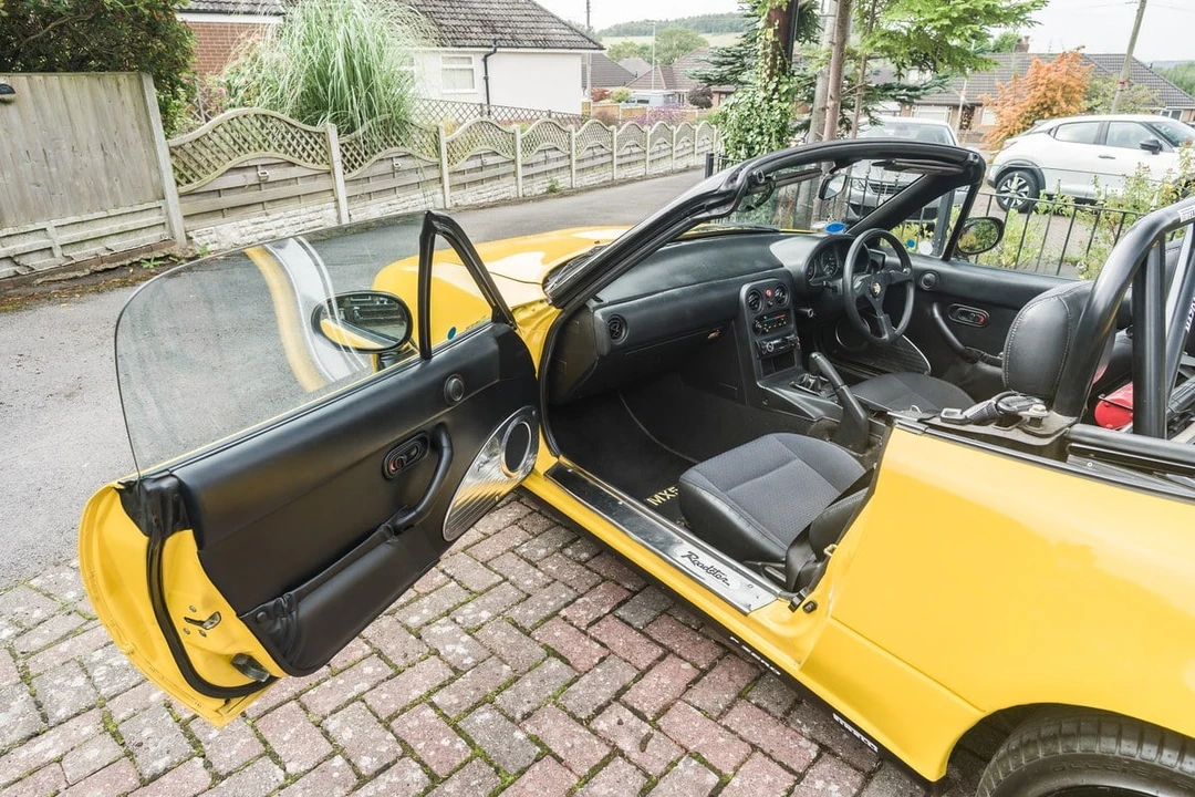 1994 Mazda NA MX-5 Miata - Image 25 of 30