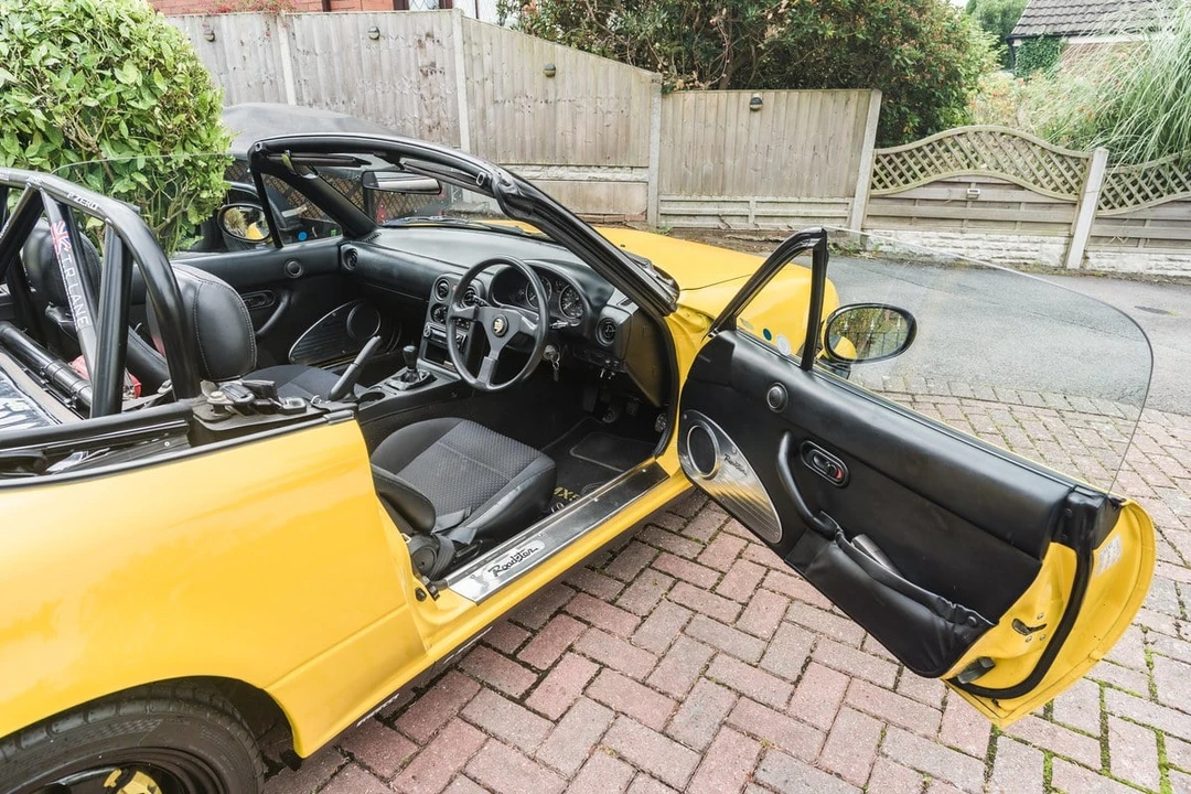1994 Mazda NA MX-5 Miata - Image 24 of 30