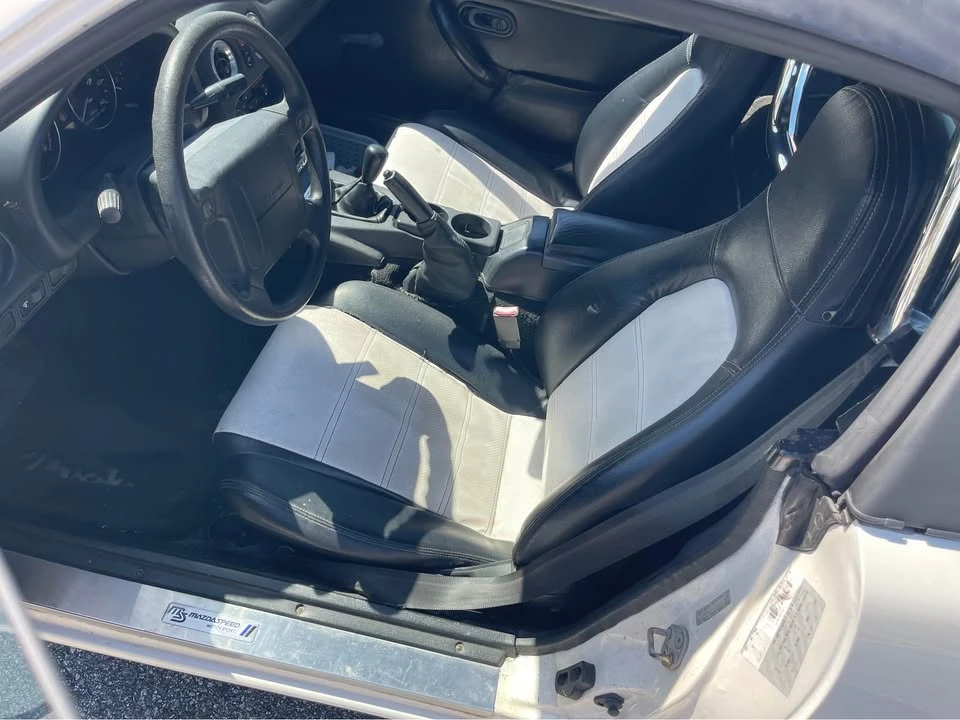 1994 Mazda NA MX-5 Miata - Image 5 of 10