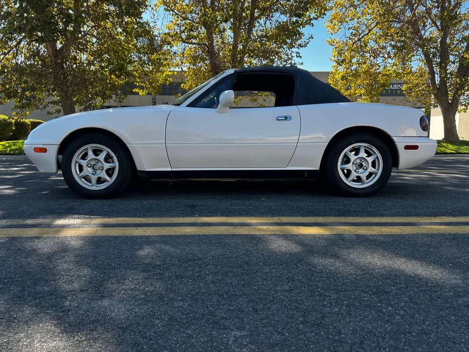 1994 Mazda NA MX-5 Miata - Image 5 of 10