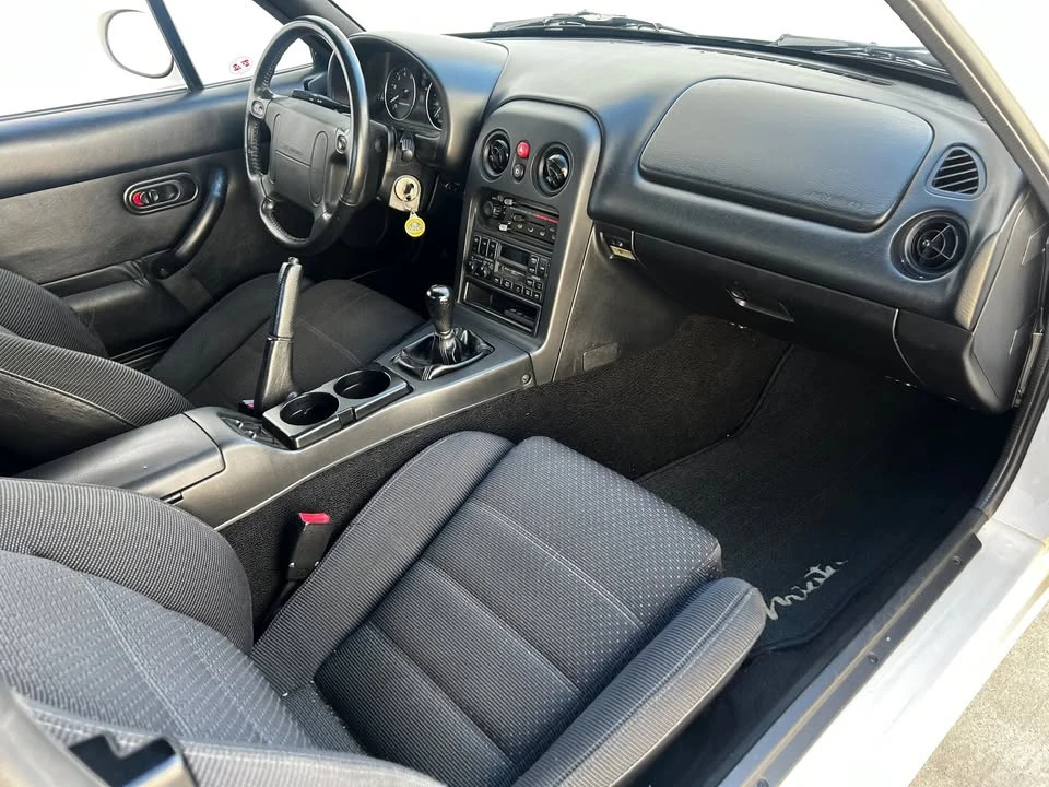 1994 Mazda NA MX-5 Miata - Image 7 of 10