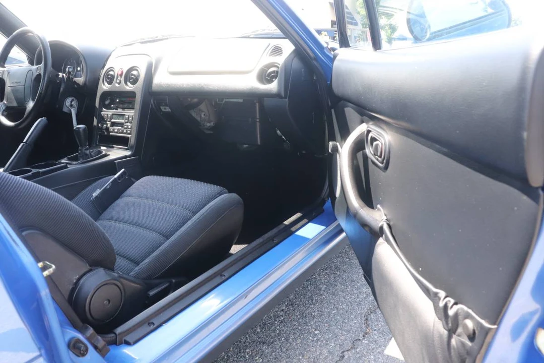 1994 Mazda NA MX-5 Miata - Image 21 of 23
