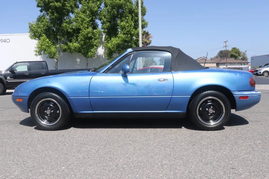 1994 Mazda NA MX-5 Miata - Image 2 of 23