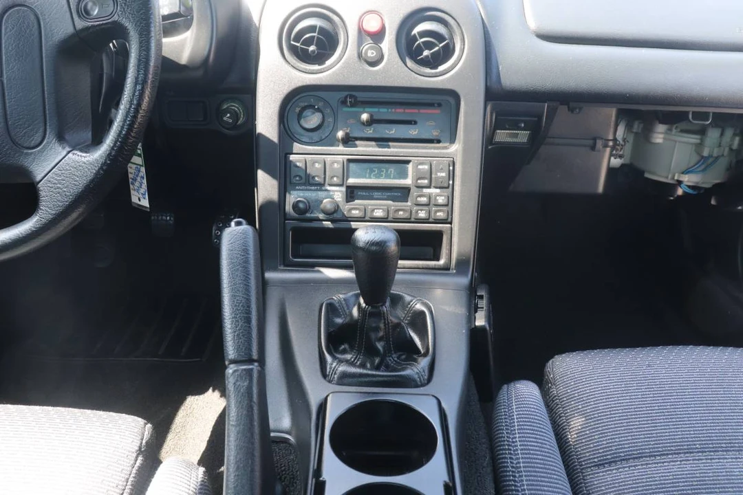 1994 Mazda NA MX-5 Miata - Image 13 of 23
