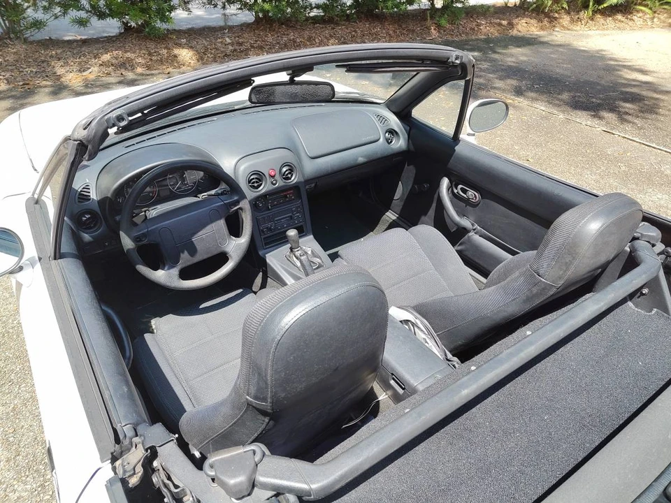 1994 Mazda NA MX-5 Miata - Image 5 of 19